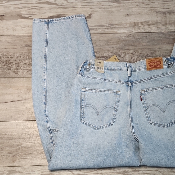 Levi's Light Blue Cinch Barrel Women's Jeans - Picture 11 of 16